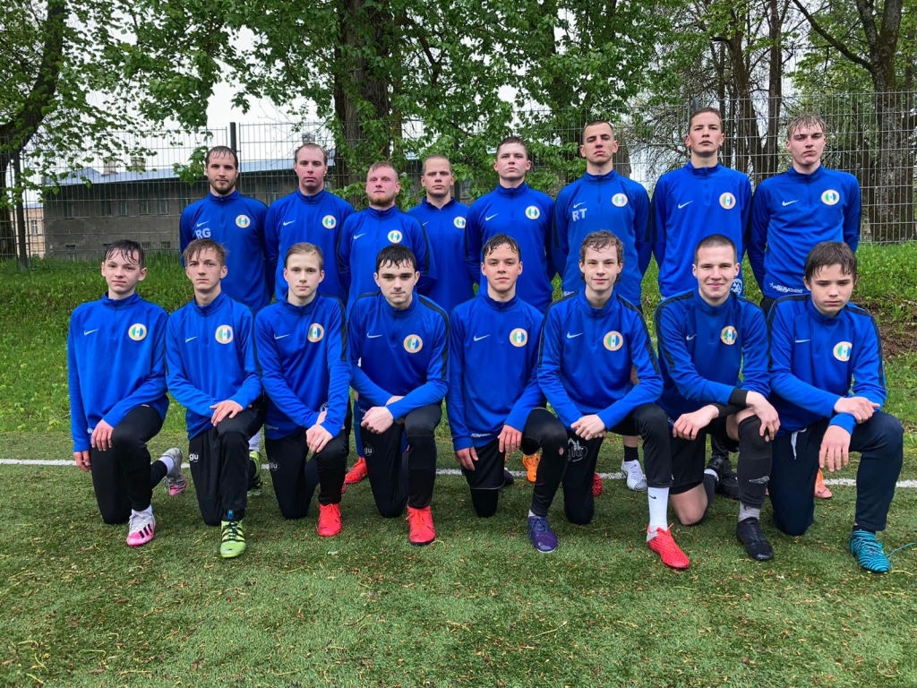 Futbola kluba “Valka” spēlētāji, gaidot iespēju spēlēt Latvijas čempionātā, aizvadījuši draudzības spēli ar Valgas “Warrior” vienību, tādējādi kļūstot par pirmo Latvijas amatieru komandu, kas šogad aizvadījusi oficiālu spēli.                                                                     
Autors:  No “Facebook”