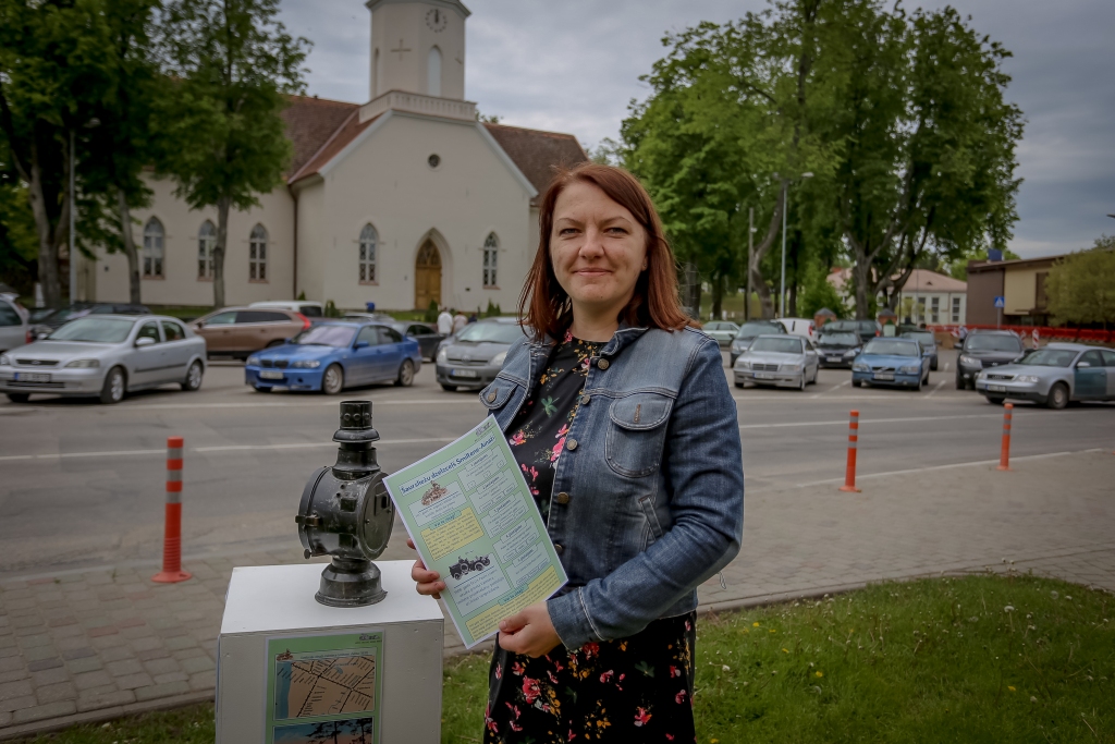 Smiltenes novada muzeja vadītāja Ieva Miķe stāsta, ka radīta interaktīva izstāde par dzelzceļa līniju “Ainaži–Valmiera–Smiltene”. Ideja aizsākusies pavasarī, gatavojoties “Muzeju nakts” pasākumiem, šonedēļ tā prezentēta labdarības akcijas “Balta, balta mana sirds” ietvaros. Programmu plānots papildināt, lai rudenī piedāvātu izglītības iestādēm.                                                                                                                                                           
Autors: SANTA SINKA