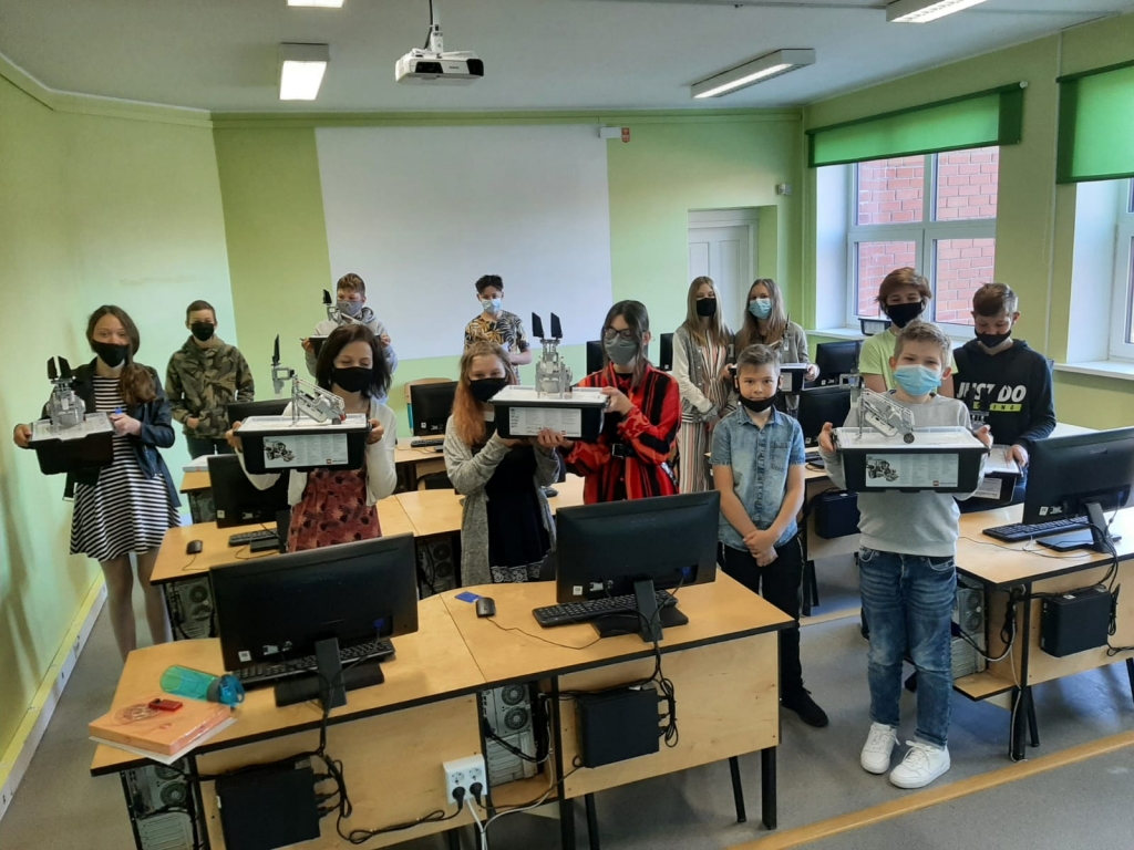 Autors: Strenču pamatskola