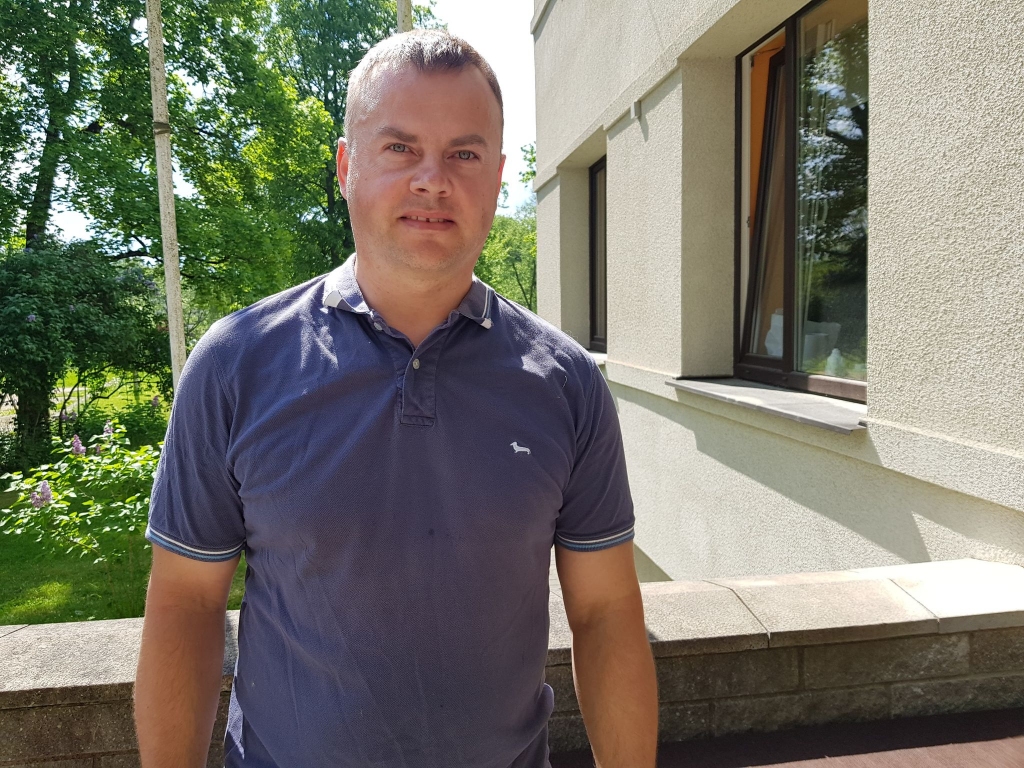 Vietējais uzņēmējs Uldis Platnieks Valkas novada domes jaunajam deputātu sasaukumam novēl strādāt pie infrastruktūras objektiem, kas paredzēti plašam iedzīvotāju lokam, nevis tikai šaurai interešu grupai. 
Autors:   INGA KARPOVA