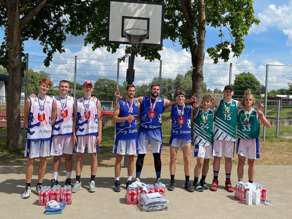 Valkas - Valgas pilsētas svētku 3x3 basketbola turnīrā “VEF basketbola akadēmijas Valkā” trīs komandas savā grupā ieņēma visu goda pjedestālu.                                                                                                                
Autors: No “Facebook”