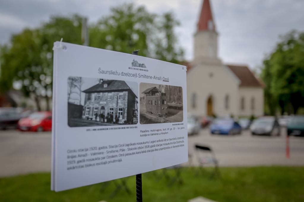 Smiltenes novada muzejā klātienē līdz pat jūlija beigām ir apskatāmas divas izstādes, viena no tām ir par dzelzceļa līnijas Smiltene–Valmiera–Ainaži vēsturi.                                                                                                      
Autors: SANTA SINKA