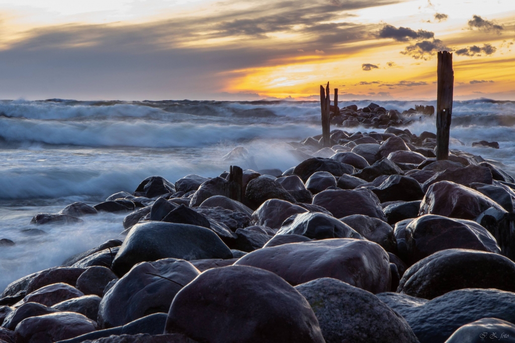 Dodoties pastaigās vai tālākos izbraucienos, Ingai vienmēr ir līdzi fotoaparāts. Visvairāk viņai patīk fotografēt dabu. Ingas mākslinieciskais skatījums izpelnījies ne tikai ģimenes un draugu atzinību, bet arī vietējās sabiedrības novērtējumu.                                                              
Autors: INGA ZAĻKALNE