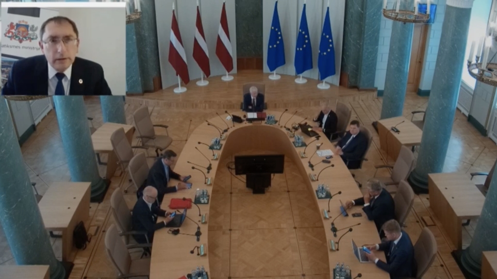 Ekrānšāviņš no valdības 10. jūnija sēdes. Tajā attālināti piedalījās tikai satiksmes ministrs Tālis Linkaits (JKP).