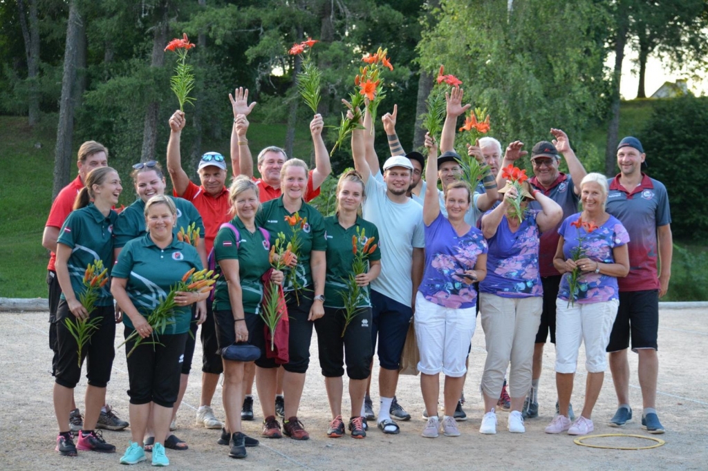 Aizvadītās nedēļas nogalē Ērģemē notika Latvijas petanka čempionāts, kurā pie zelta godalgām tika SK “Petanks Ērģeme” dāmu otrā komanda ar Līgu Ķiberi, Diānu Kozlovsku un Elīnu Sulu sastāvā.   
Autors: Laura Miglāne
