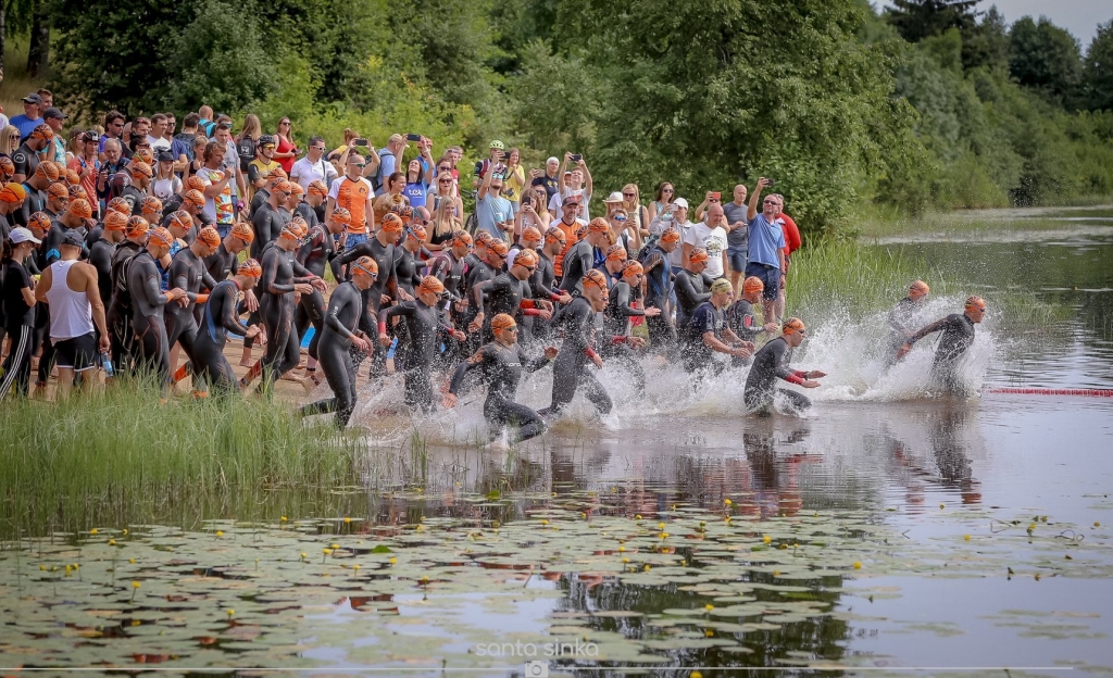 Svētdien pilsētas stadionā un pie Tepera ezera notiks “Smiltenes triatlons” – Latvijas čempionāts vidējā distancē, sprinta distancē, kā arī tautas un bērnu triatlons.                                                                                                                                     
Autors: SANTA SINKA
