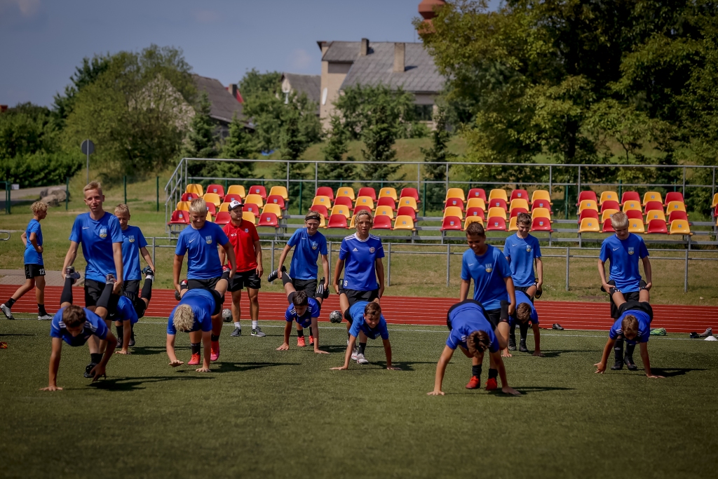 Vēl pagājušajā nedēļā Smiltenes pilsētas stadionā sporta kompleksā “Teperis” notika Vidzemes Futbola centra nometnes rīkotie treniņi. Taču jau pavisam drīz stadionā sāksies rekonstrukcijas darbi – tiks mainīts futbola laukuma sintētiskais  segums.                                                                                                                                    
Autors: SANTA SINKA