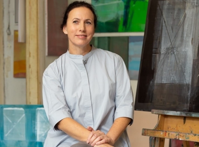 Valkā dzimusī un te pamatizglītību ieguvusī gleznotāja Elga Grīnvalde mākslas cienītājus iepriecinās ar gleznu izlasi personālizstādē “Personīgais laiks”.                                                                                          
Autors: Publicitātes foto