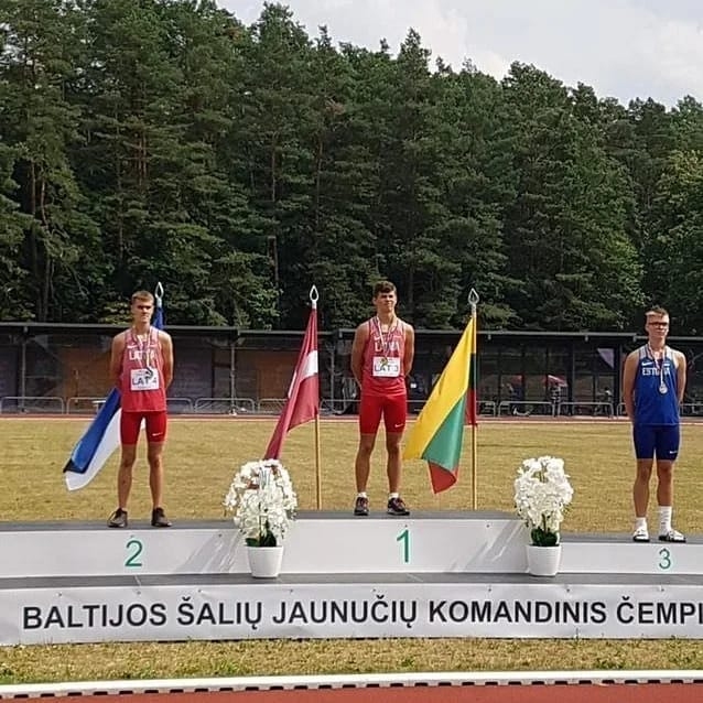 Valkas novada BJSS audzēknis Toms Rainers Feldmanis (pirmais no kreisās) Baltijas U16 vieglatlētikas čempionātā izcīnīja otro vietu. 
                                                                                                            
Autors: No “Facebook”