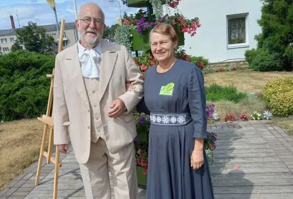 Gaujienas Jāzepa Vītola fonds 2016.gadā īstenoja projektu “Jāzepa Vītola uzvalks”. Pēc komponista Jāzepa Vītola foto attēliem tika rekonstruēts un izgatavots uzvalks. Goda ietērps tiek likts lielā koncertprogrammās un svētku reizēs, kad viesiem ir iespēja satikt pašu dižo Jāzepu Vītolu, ko iemieso gids Jānis Krišjānis.