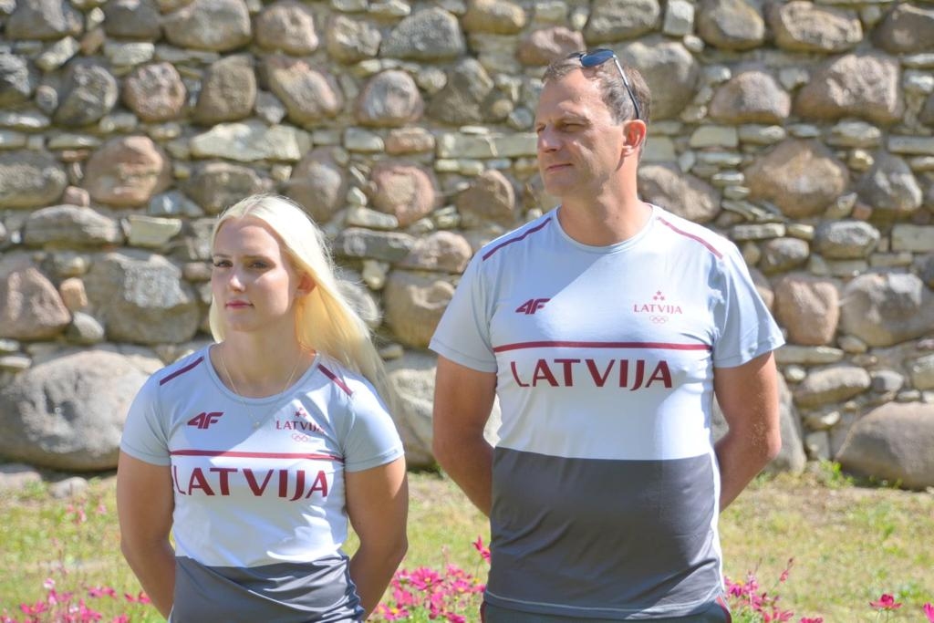 “Kaut arī Vineta ceturtdaļfinālā neveica savu ideālāko braucienu, viņa bija savas sportiskās formas augstākajā virsotnē,” savas audzēknes, BMX riteņbraucējas Vinetas Pētersones startu Tokijas olimpiskajās spēlēs vērtē treneris Ģirts Kātiņš.                         
Autors: NO VINETAS PĒTERSONES PERSONĪGĀ ARHĪVA