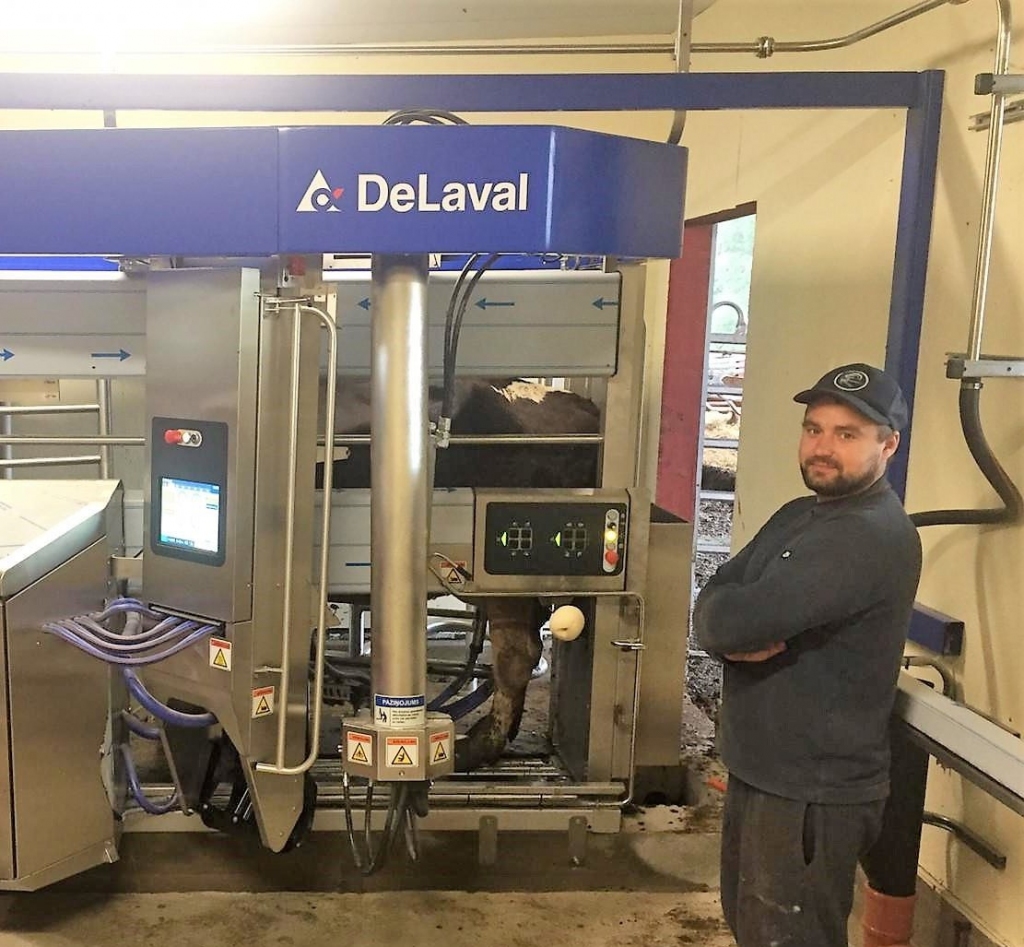 Kārlis Pintāns ir pārliecināts – ja saimnieko pārdomāti, atbildīgi un tālredzīgi, tad piensaimniecības nozarē ir labas perspektīvas attīstīties.                                                                                               
Autors: NO KĀRĻA PINTĀNA PERSONĪGĀ ARHĪVA