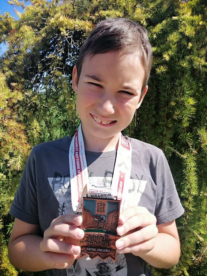 “Ja nevaram doties pasaulē, pasaule nāk pie mums,” tā secina smiltenietis Matīss van Eks (attēlā), viņa mamma Ilze Haka un domubiedri 22 valstīs.                                                                                            
Autors: NO PERSONĪGĀ ARHĪVA