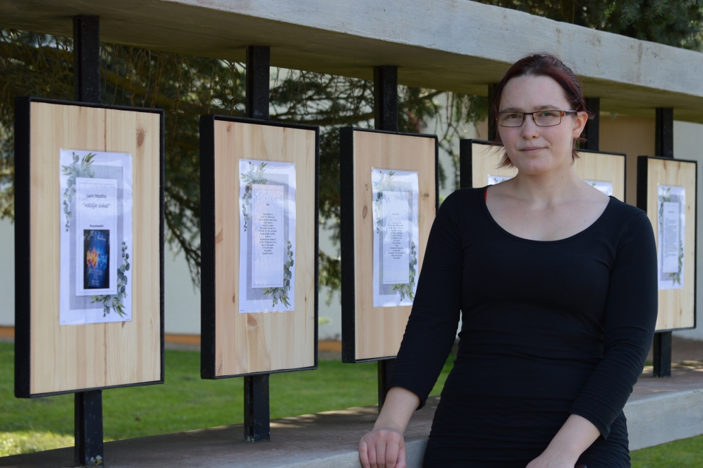 Par Dzejas dienām Variņu ciemā atgādina vietējās iedzīvotājas Lauras Strazdiņas dzejoļu izstāde “Atklājot dvēseli”.                
Autors: SANDRA PĒTERSONE