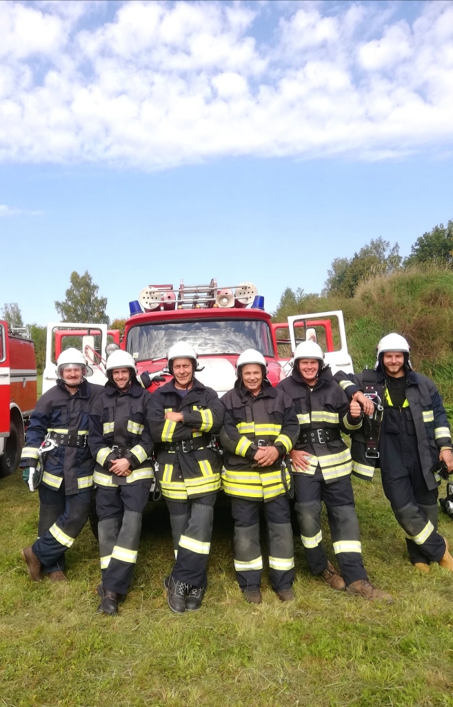 Šajā reizē Kārķu BUK sacensībās Rencēnos pārstāvēja Vents Jundzītis (no kreisās), Guntars Krastiņš, Jurģis Tobīss, Oskars Veinbergs, Raitis Burkevics un Pēteris Pētersons.                                                                                             
Autors: Zane Tobīsa