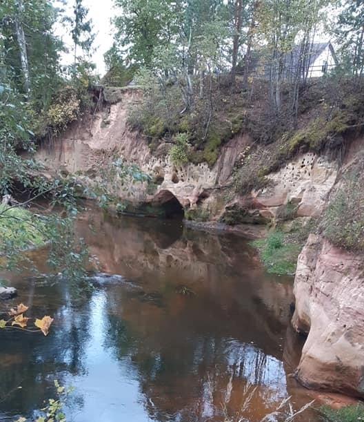 Vaidavas dabas taka un Raganu klintis ir interesants galamērķis, ja jādodas iepazīt Apes pusi.                                                                                        
Autors: Lidija Stebere