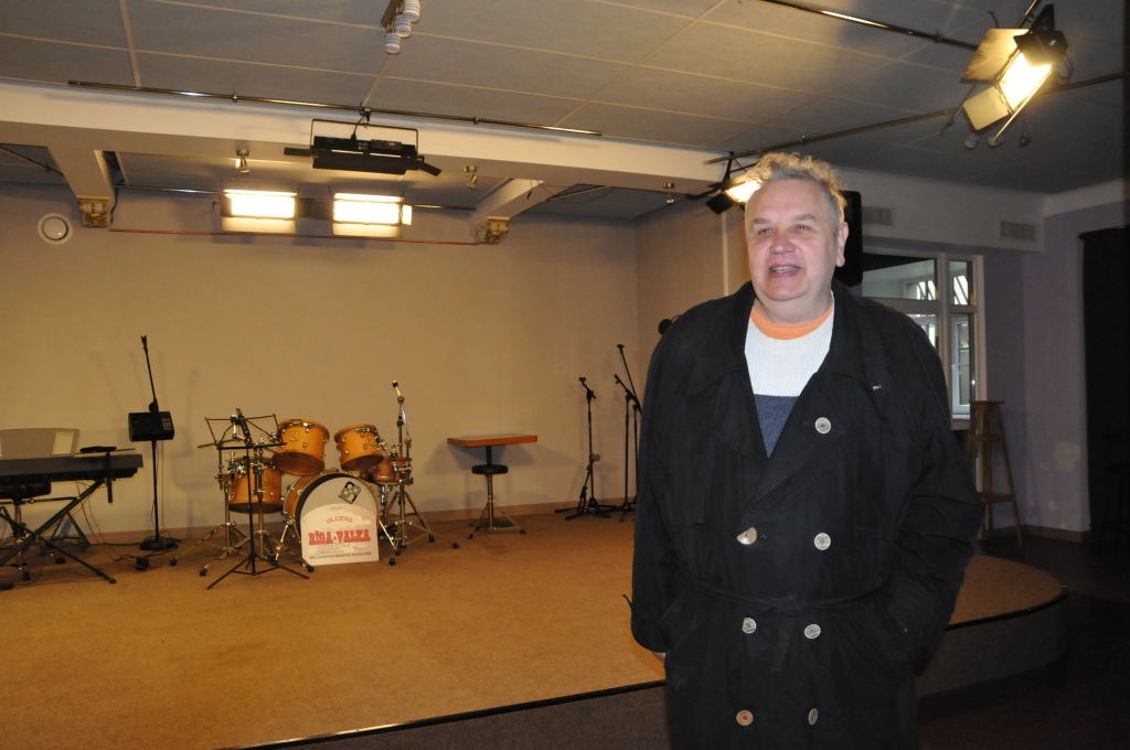 Valkas pilsētas kultūras nama direktors Aivars Ikšelis ir pārliecināts, ka bijušajā ierakstu studijā pavisam drīz notiks kamermūzikas koncerti nelielam skatītāju lokam.          
Autors: INGA KARPOVA