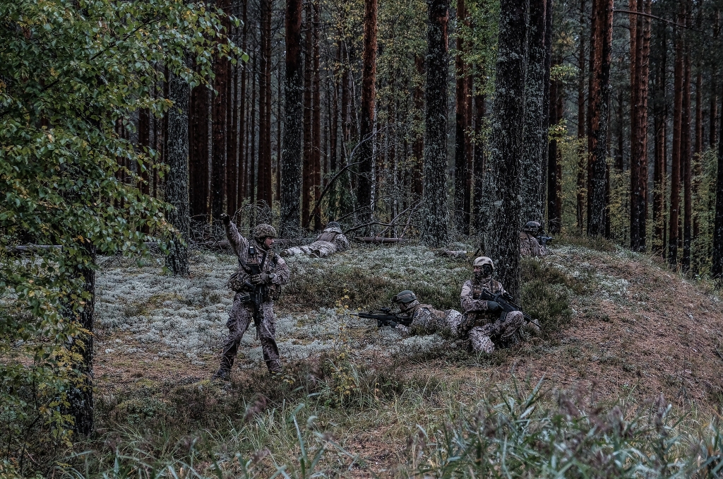 Ziemeļvidzemē bāzētais Zemessardzes 22. kaujas nodrošinājuma bataljons militārajās mācībās piedalījās Plāņu, Trikātas, Valkas un Vijciema pagastu teritorijās, ar kaujām kavējot nosacītā pretinieka virzīšanos uz Valmieru un Rīgu.                                                                                                                                                                                              
Autors: AIVIS STRAČINSKIS