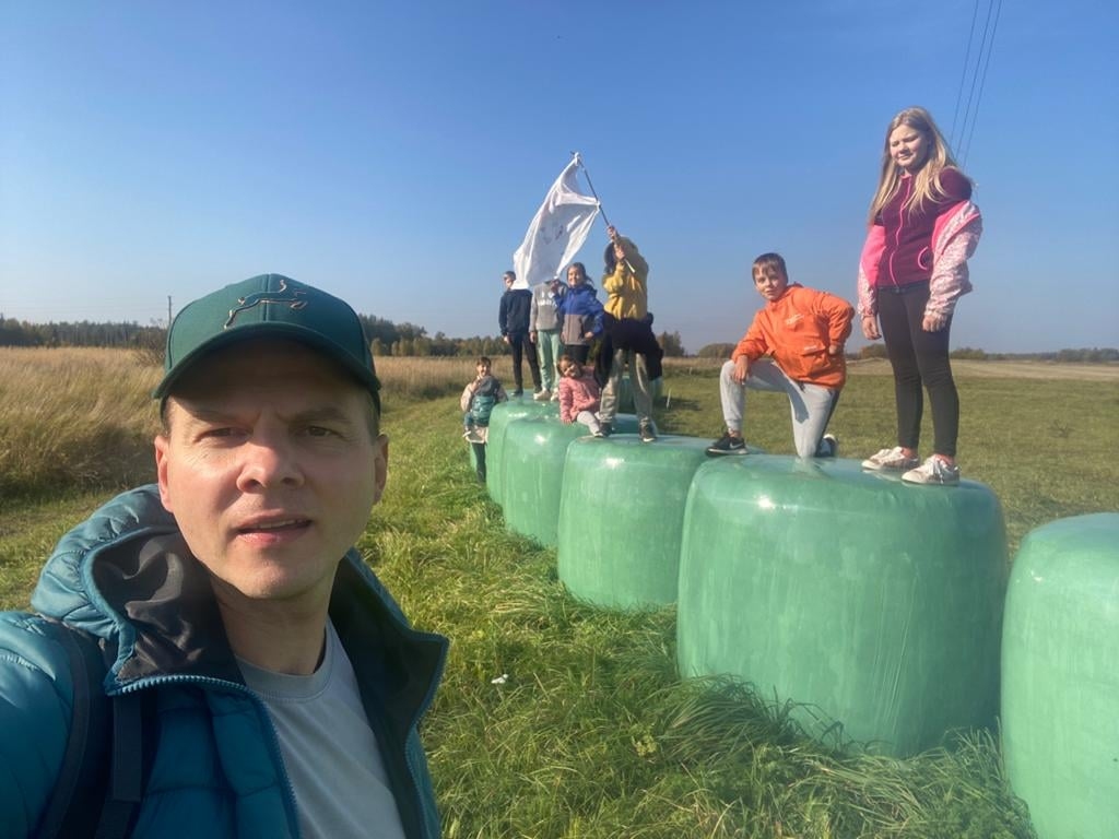 Mazpulcēni šajā rudenī devās pārgājienā “Tiešsaistē mežā!”, atklājot daudz aizraujošu lietu dabā un piedzīvojot pozitīvas emocijas.                                                                                                         
Autors: No mazpulcēnu personīgā arhīva