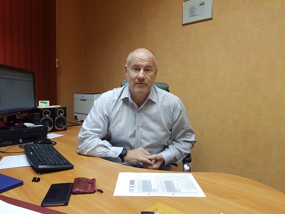 Valkas novada pašvaldības Izglītības, kultūras, sporta un jaunatnes nodaļas vadītājs Rolands Rastaks cer, ka līdz 15. novembrim novada izglītības iestādēs strādājošie, kuri vēl nav uzsākuši vakcināciju pret “Covid-19”, pieņems lēmumu vakcinēties.                                                                                                                                             
Autors: INGA KARPOVA