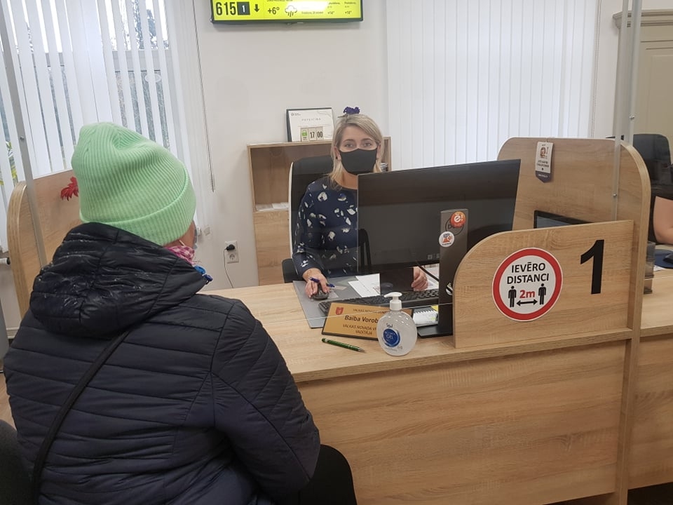 Valkas novada pašvaldības sabiedrības veselības organizatore Baiba Vorobjeva aicina iedzīvotājus izmantot iespēju vakcinēties pret “Covid-19” gaidāmajā izbraukuma vakcinācijā Valkas pilsētas kultūras namā 7. novembrī.                                                                                                                                                                                                                                                          
Autors: INGA KARPOVA