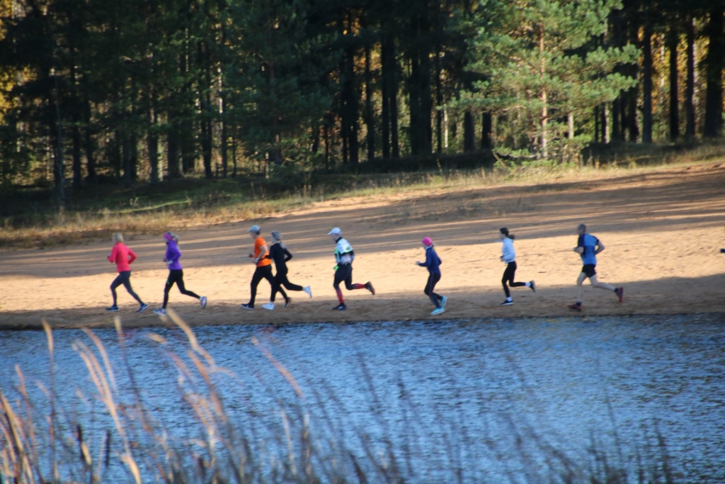 Valkas četrcīņas trešā posma sacensībās – skrējienā “Apkārt Zāģezeram” – šogad piedalījās 43 sporta entuziasti.                                         
Autors: Ivo Leitis