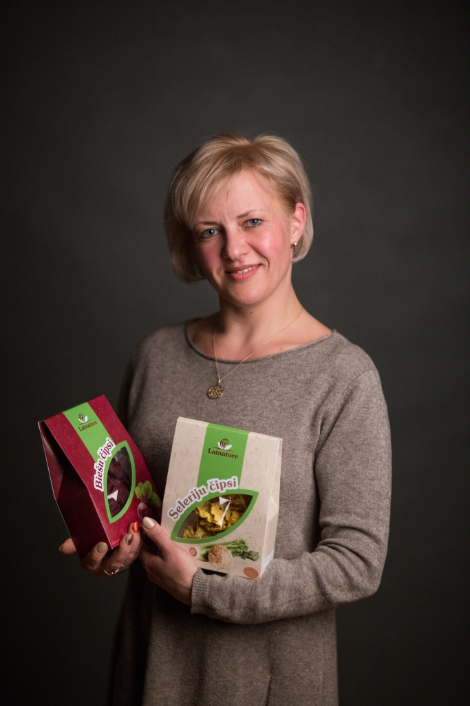 Zane Krēsliņa-Plētiena attīsta divas uzņēmējdarbības nozares – viena saistīta ar veselīgu našķu ražošanu, bet otra ar dārzkopību – stādu audzēšanu.                                                                    
Autors: No Zanes Krēsliņas-Plētienas personīgā arhīva