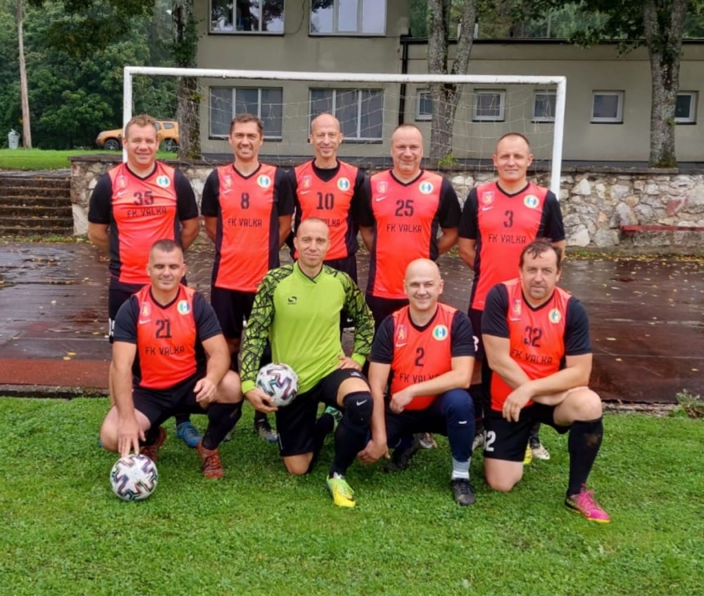 Latvijas sporta veterānu savienības organizētās 58. sporta spēlēs Valkas novada futbola komanda izcīnīja otro vietu, palīdzot Valkas novadam kopvērtējumā savā grupā ierindoties trešajā.                                   
Autors: No “Facebook”