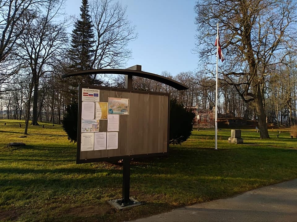 Gaujienas pagastā valsts svētku noskaņas un patriotisma pieskāriens iedzīvotāju sirdīs pamostas jau šajā nedēļā.                               
Autors: Laima Poševa