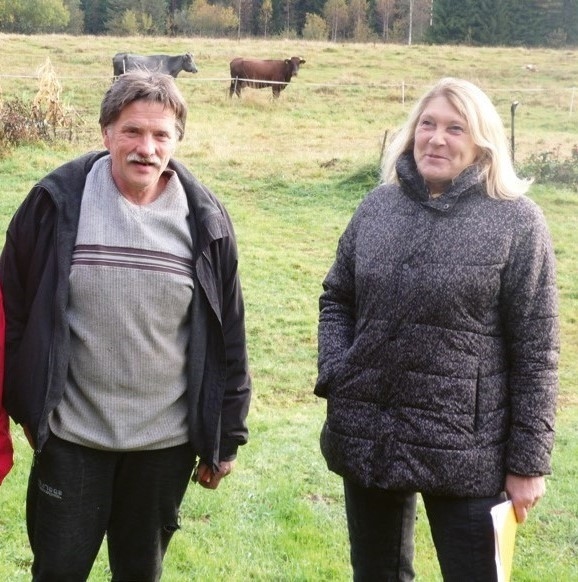 “Riekstu” saimnieks Guntis Pauga un “Šķirnes saglabāšanas apvienības “Zilā govs”” vadītāja Daiga Šimkevica uzskata, ka zilās govs šķirnes saglabāšanai jāpievērš lielāka uzmanība arī valstiskā mērogā. 
Autors:  no z/s “Rieksti” personīgā arhīva