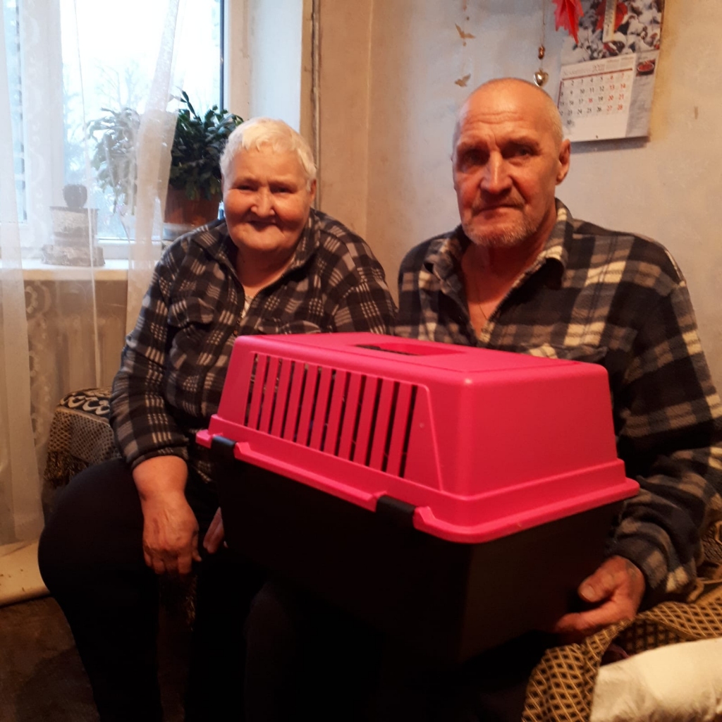 “Mums tagad mājās dzīvo ļoti mīļš un lustīgs runčuks Lāčuks,” priecājas pensionāru pāris Vallija un Alfons Jaunbaueri no Valkas pagasta Sēļiem.  
Autors: No personīgā arhīva