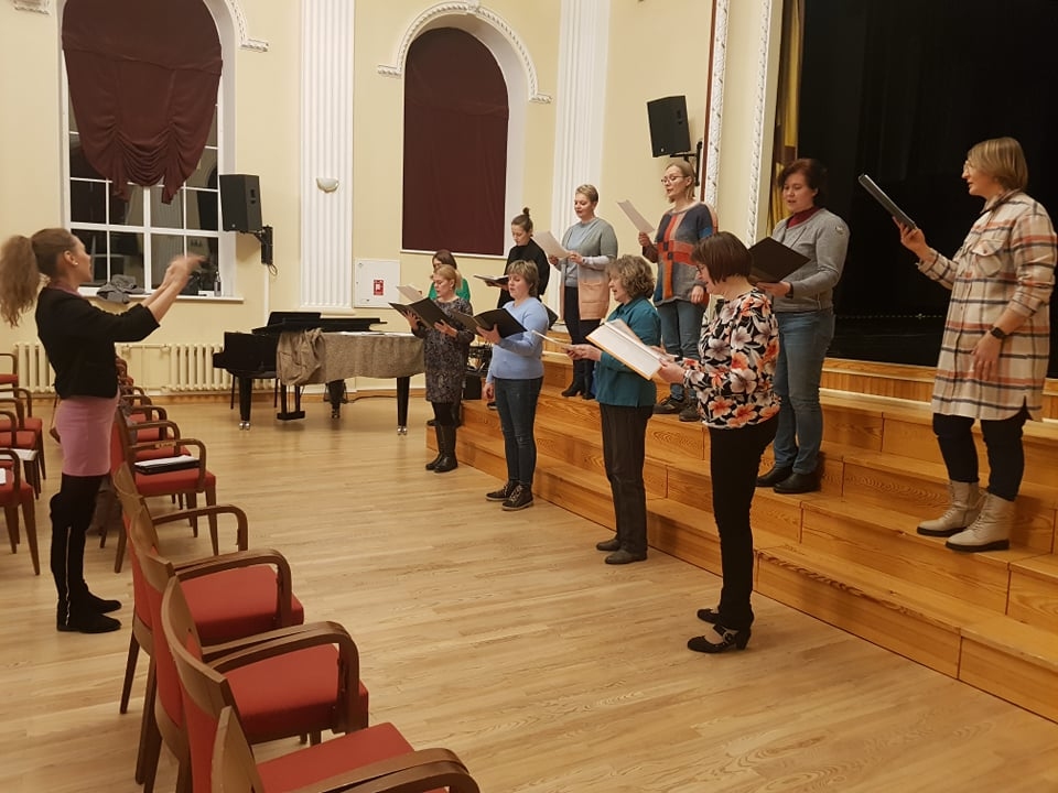 Šajā sarežģītajā laikā ikvienam pašdarbniekam stāvēt uz īstas skatuves ir liels gandarījums.        
Autors: INGA KARPOVA