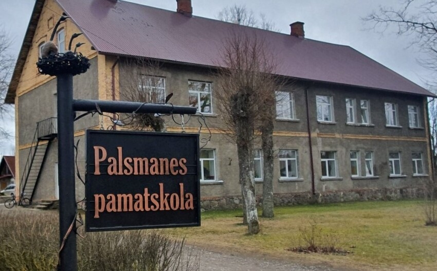 Palsmanes pamatskola šobrīd ir lielu pārmaiņu priekšvakarā, – nākamgad tā iegūs jaunas mūsdienīgas telpas sākumskolēnu izglītībai un internātam un pārbūvētu skolas ēdnīcu. Pārmaiņas notiks arī skolas apkārtnē. 
Autors: SANDRA PĒTERSONE