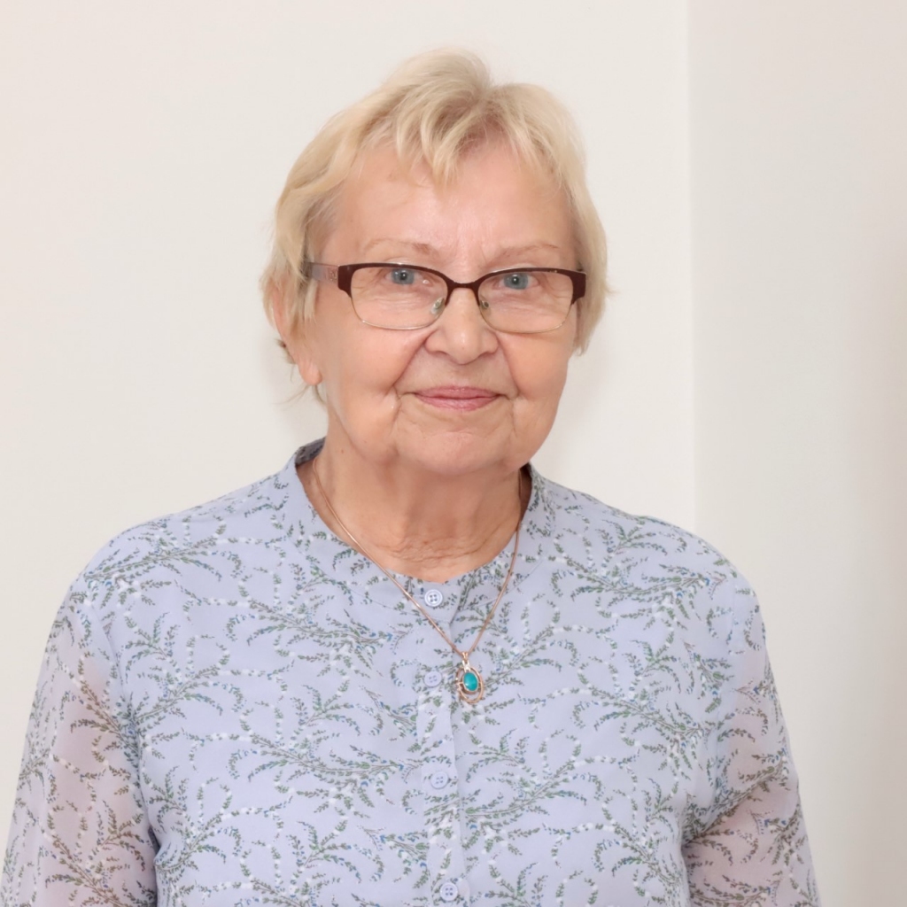 Skaidrīte Lasmane Profesionālo mūžu veltījusi ētikas pētījumiem. Filozofijas doktore, Latvijas Universitātes emeritētā profesore. Pētījumi ētikā, filozofijā, filozofiskajā kultūrā, literatūrfilozofijā. Docējusi studiju kursus ētikā, komunikācijas ētikā, kultūras teorijā un filozofijā u.c. Latvijas Mediju ētikas padomes locekle.                

 
Autors:  Jānis Brencis