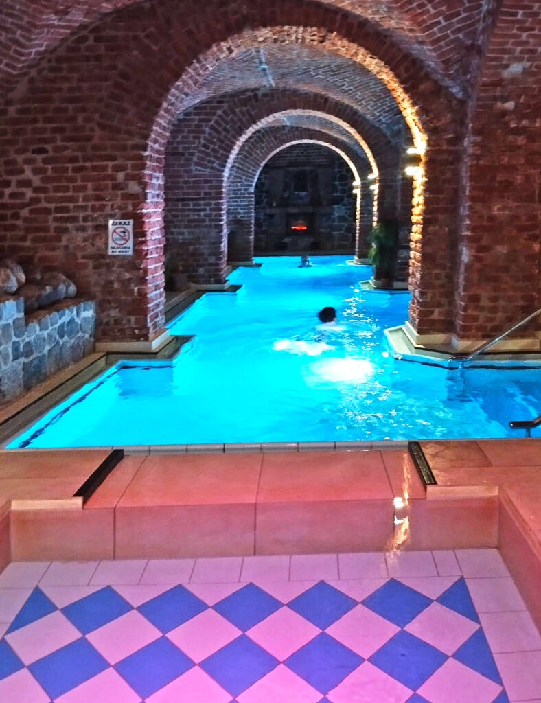 DAŽĀDĀM GAUMĒM. Tūristi varēja veldzēties divos baseinos.
Autors: FOTO: Skaidrīte Būmane