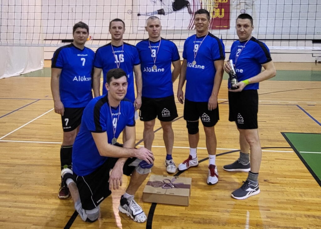 Otrās vietas ieguvēji - komanda 'Alūksne'.