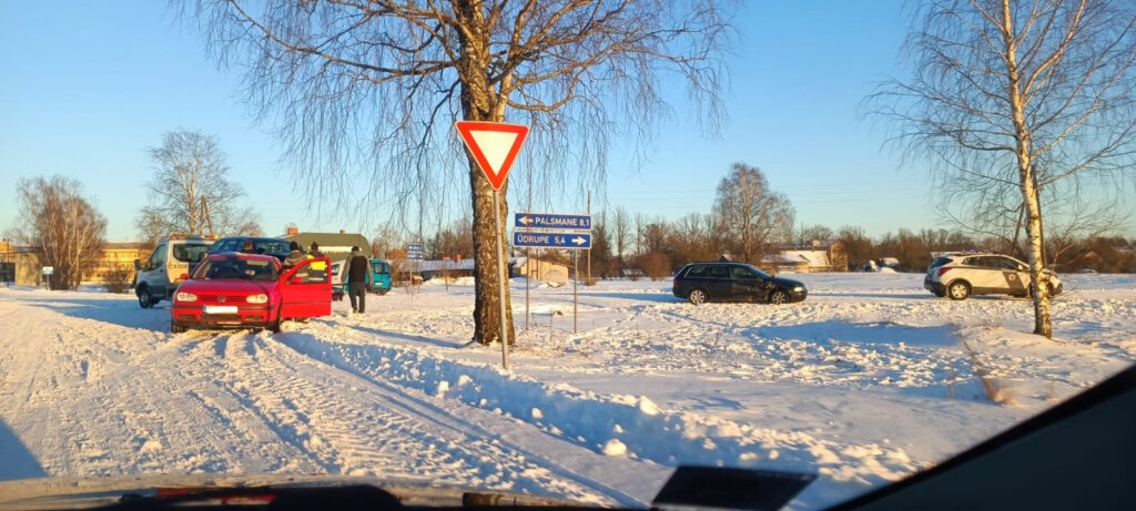 Sadursme Variņu pagastā. Aculiecinieka foto.