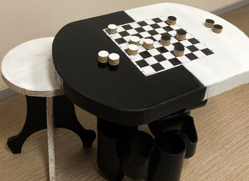 Dambretes galdiņš.
Autors: Raivis Tjaguns