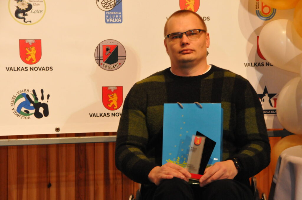 Parabobslejists, valcēnietis Arturs Klots daudziem, kuri pārvietojas ratiņkrēslā, kļuvis par paraugu ar savu neatlaidību, uzcītību un veiksmīgiem startiem Eiropas čempionātā parabobslejā. Arturs ir čempions!