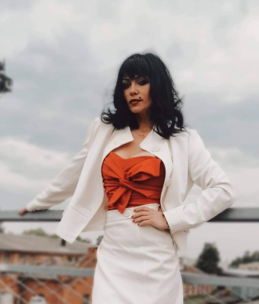 Dzīvojot mazpilsētā Valkā, māksliniece Justīne Lasenberga sevi atradusi glezniecībā un vēl citās radošās izpausmēs.
Autors: Foto: No personīgā arhīva