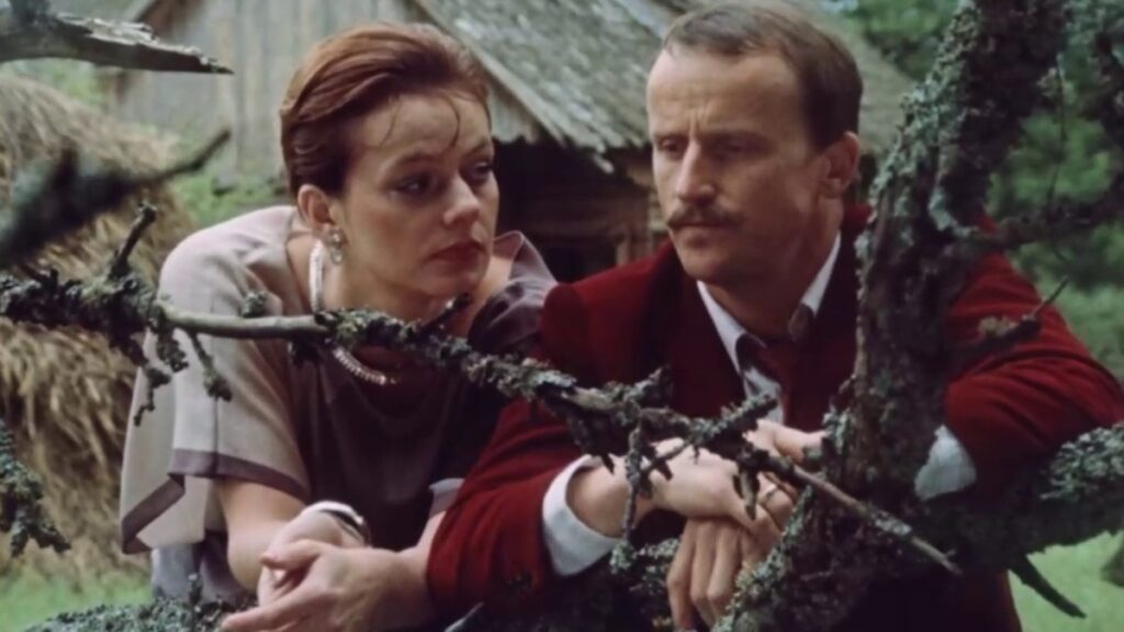 Kadrs no filmas 'Aveņu vīns'