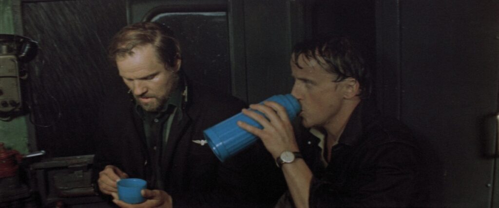 Kadrs no filmas 'Dāvanas pa telefonu'