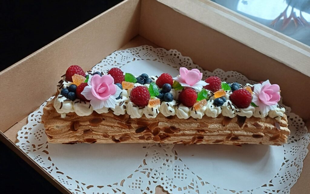 Sanita Kubuliņa atzīst, ka beidzot ir atradusi nodarbošanos, kas sniedz gandarījumu un ko iespējams darīt mājās, veltot cepumu un kūku cepšanai tieši tik daudz laika, cik var atļauties.