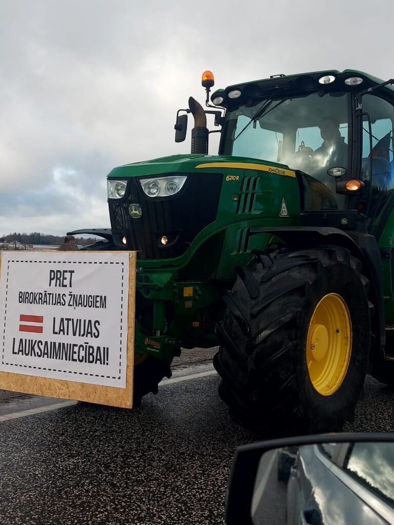 Protesta akcijai lauksaimnieki rūpīgi gatavojušies, domājot par plakātiem un saukļiem, kas varētu uzrunāt sabiedrību.