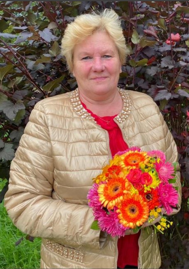 Ordeņu kapituls vairākiem valsts un sabiedriskajiem darbiniekiem piešķīris augstākos Latvijas valsts apbalvojumus. Par sevišķiem nopelniem Latvijas valsts labā gaujieniete, ilggadējā pastniece Sandra Lārmane tiks apbalvota ar Atzinības krusta trešās pakāpes (bronzas) goda zīmi.