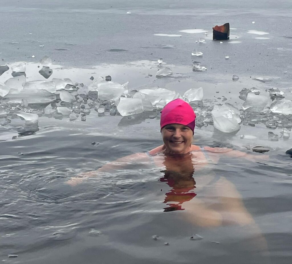 Ziemas peldēšana jeb "roņu" kustība ir dzīvesveids. Iveta Kazaine sevi vairāk uzskata par tādu kā svētdienas "roni", jo galvenokārt vadās pēc iekšējām sajūtām, cik bieži un kad līst ūdenī.