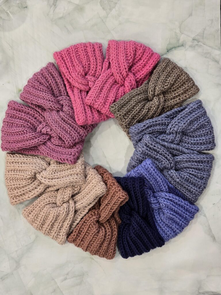 Rokdarbi joprojām ir modē. Ikviens Almas darinātais darbs dzimst no prasmīgām rokām un radošas sirds.