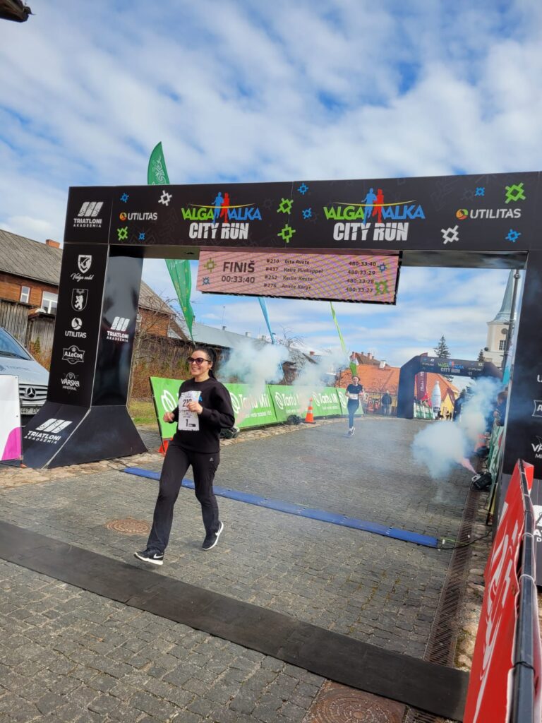 Piecu kilometru distanci noskrēja Valkas novada pašvaldības priekšsēdētāja Gita Avote. 
Autors: FOTO: NO PERSONĪGĀ ARHĪVA