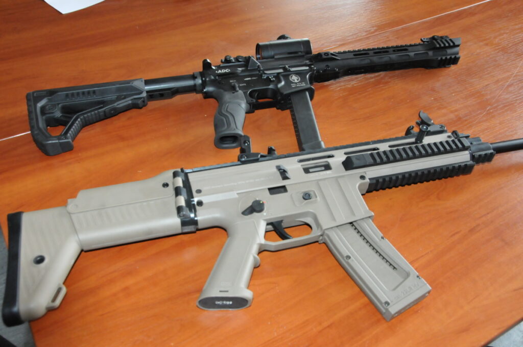 Valkas pilsētas šautuvē pieejami vairāk nekā 60 dažādi pneimatiskie un kaujas ieroči.
Autors: Foto: Inga Karpova