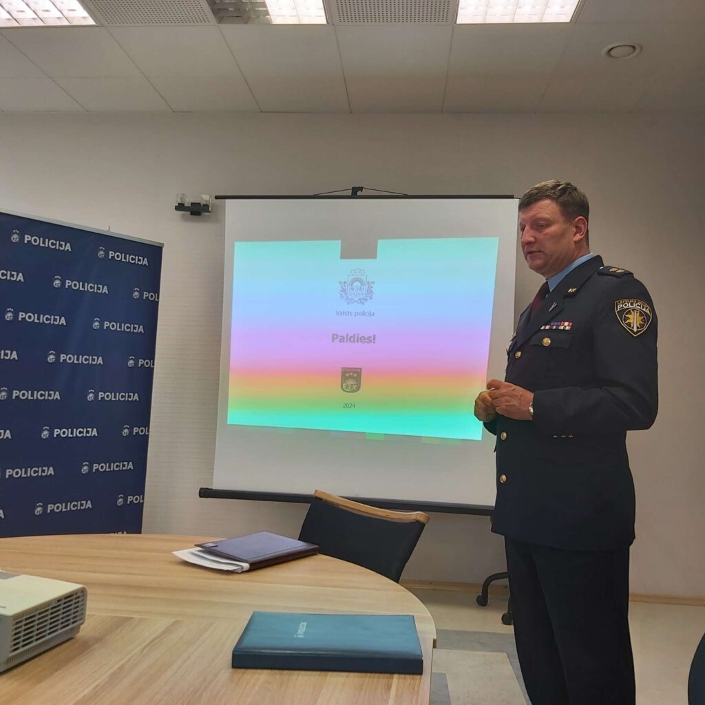 Kārtības policijas biroja priekšnieks Dimitrijs Kohanovs atzinīgi vērtē sabiedrības iesaisti informācijas sniegšanā. Piemēram, daudzus ceļu satiksmes pārkāpējus noķer, tieši pateicoties līdzcilvēku vērīgumam un ziņošanai.